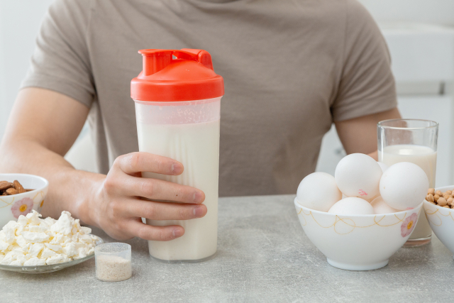 プロテインを摂るメリットとタイミング
